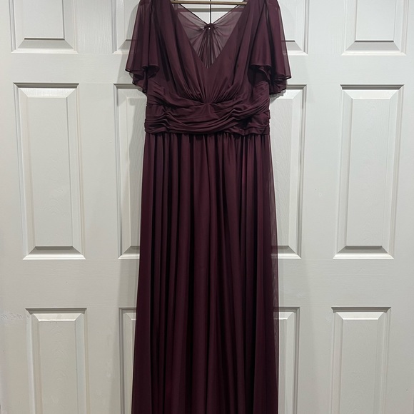David’s bridal Flutter sleeve crisscross mesh Wine Bridesmaid Dress - Picture 2 of 6